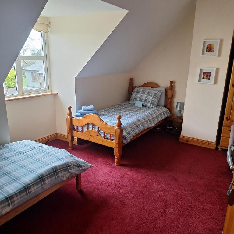 Postel nebo postele na pokoji v ubytování Lovely Twin Bedroom in Listowel Kerry