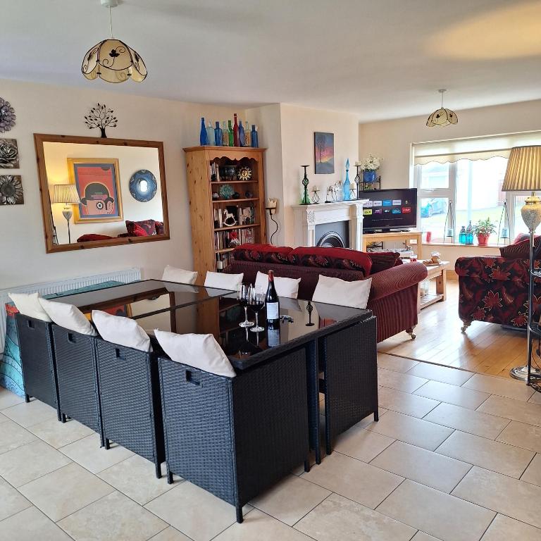 Posezení v ubytování Lovely Single Room in Listowel Kerry