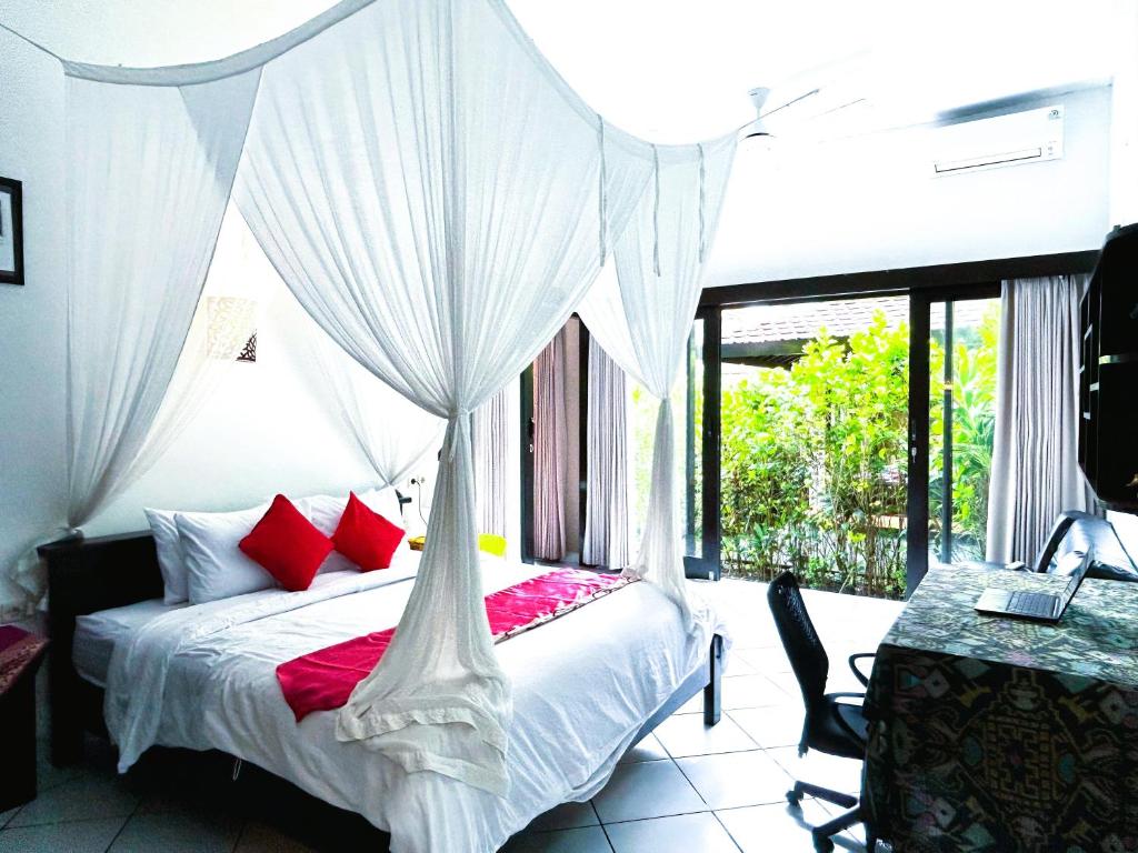 Postel nebo postele na pokoji v ubytování Ambary Ubud - Villas With Workspaces, Ideal For Groups