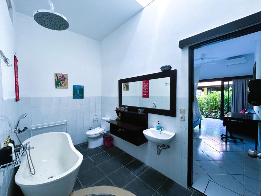 Koupelna v ubytování Ambary Ubud - Villas With Workspaces, Ideal For Groups