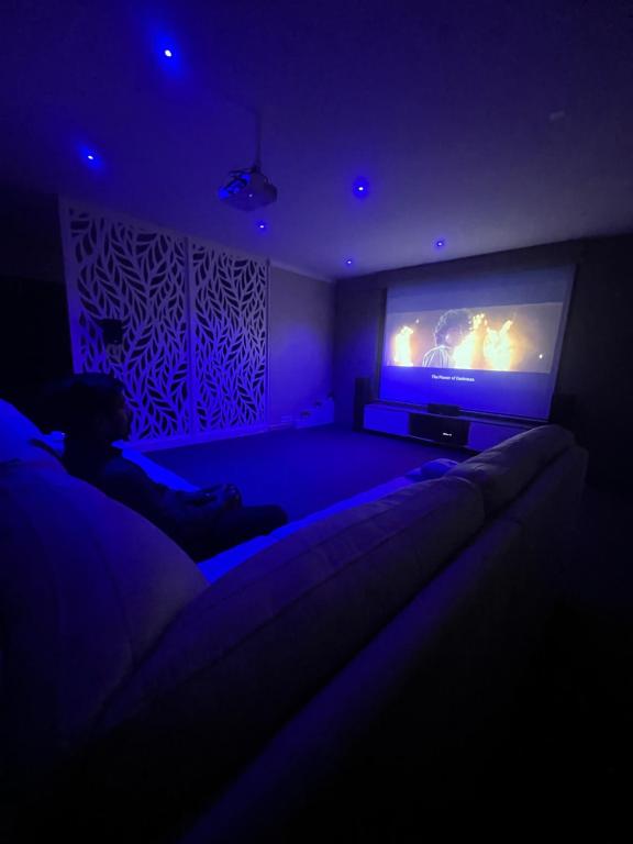 Μια τηλεόραση ή/και κέντρο ψυχαγωγίας στο Luxura Heaven