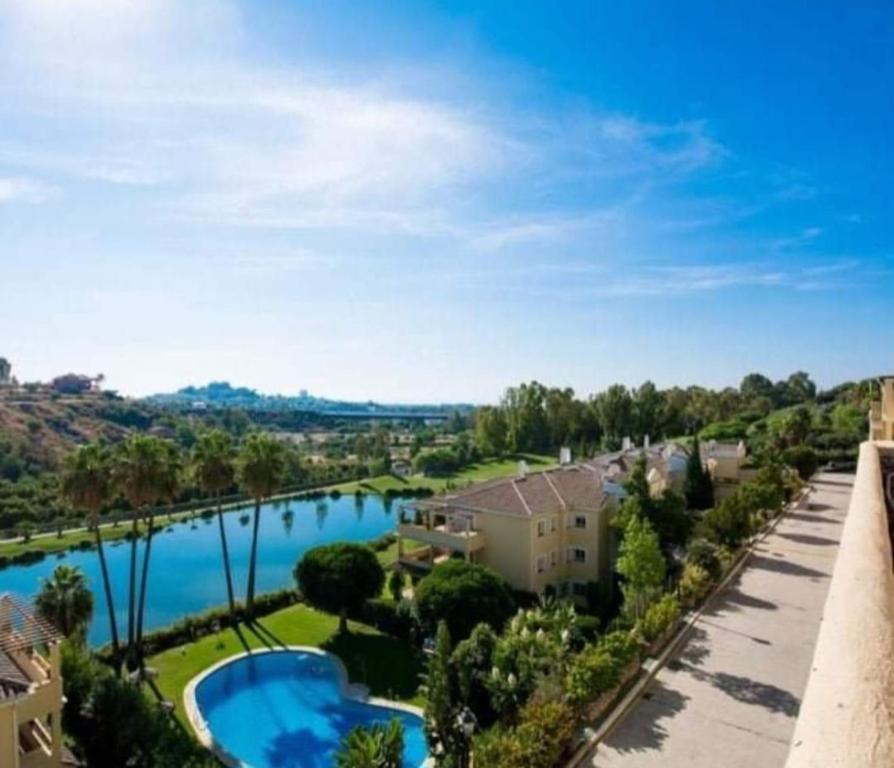 Bazén v ubytovaní Confortable Apartment with amazing views in Marbella alebo v jeho blízkosti