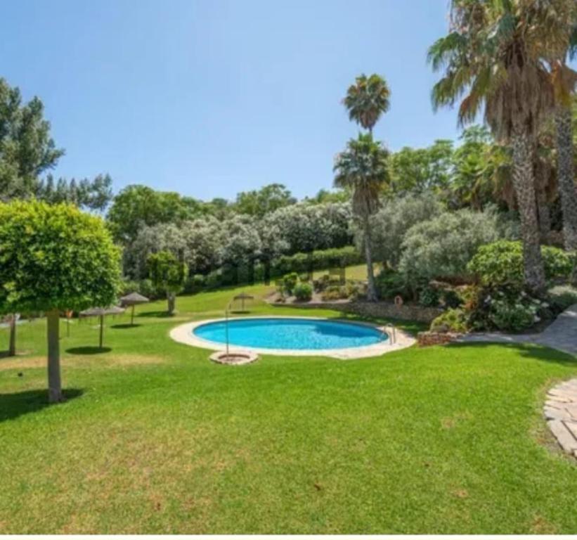 Bazén v ubytovaní Confortable Apartment with amazing views in Marbella alebo v jeho blízkosti