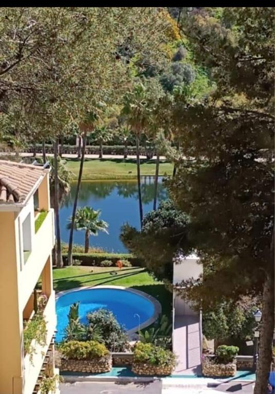 Bazén v ubytovaní Confortable Apartment with amazing views in Marbella alebo v jeho blízkosti