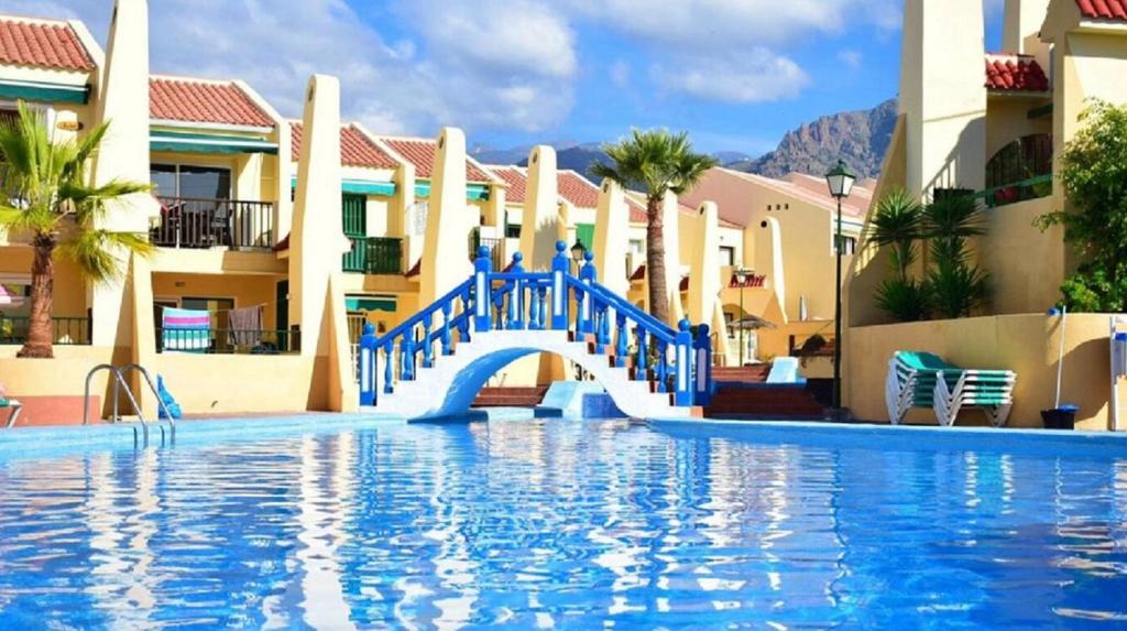 Bazén v ubytování Amazing holidays in Tenerife with wifi nebo v jeho okolí