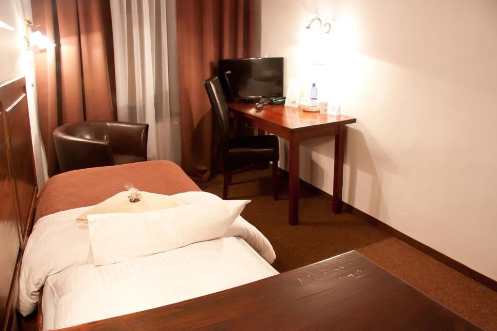 Postel nebo postele na pokoji v ubytování Hotel Pod Orłem