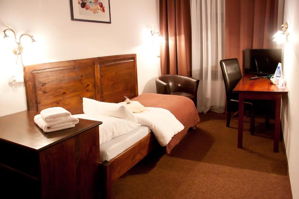 Postel nebo postele na pokoji v ubytování Hotel Pod Orłem