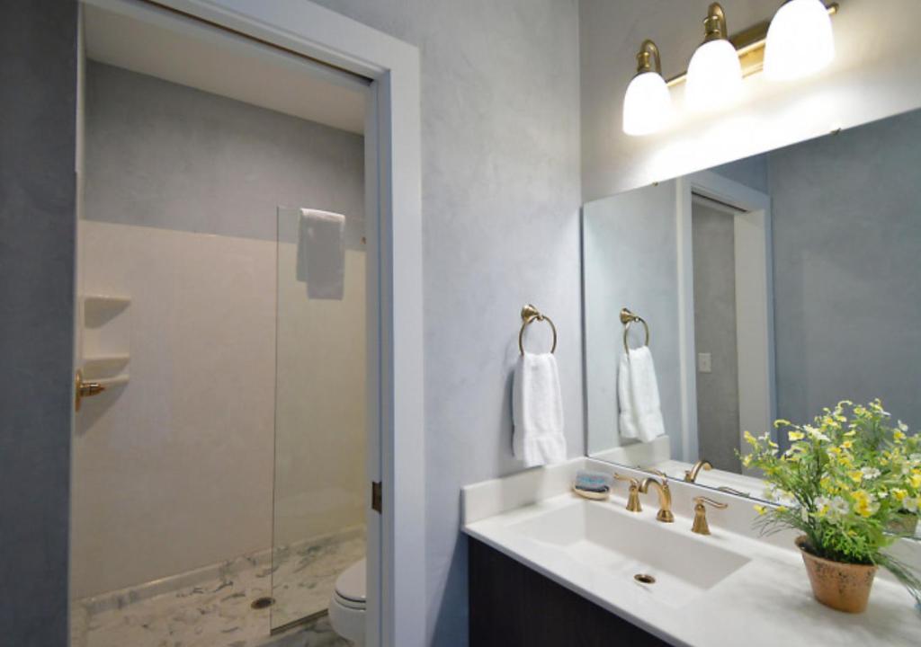 Koupelna v ubytování Hotel Audubon