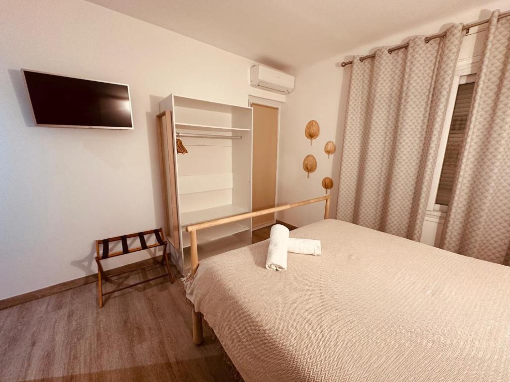 Postel nebo postele na pokoji v ubytování Suites Aronas