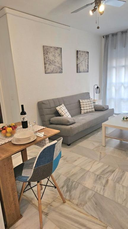 A seating area at Ideal Holiday Apartment City Center