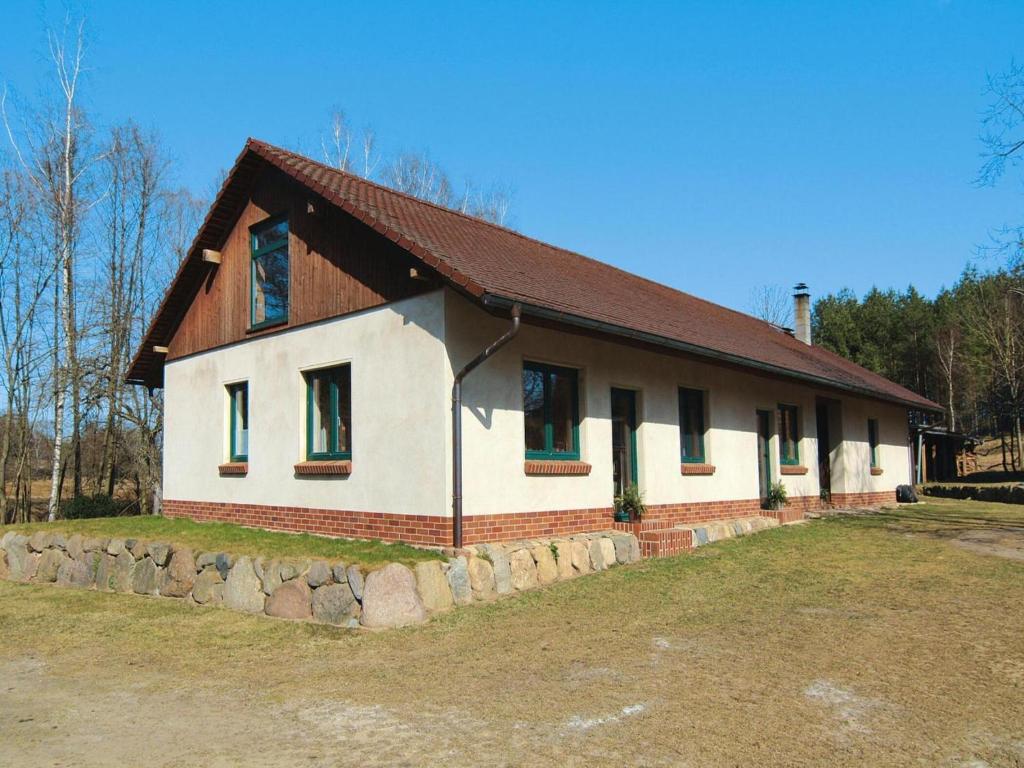 a small white house with a brown roof at Ferienwohnung, Lohmen in Lohmen