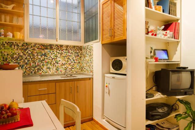 Virtuvė arba virtuvėlė apgyvendinimo įstaigoje Alex Apartment