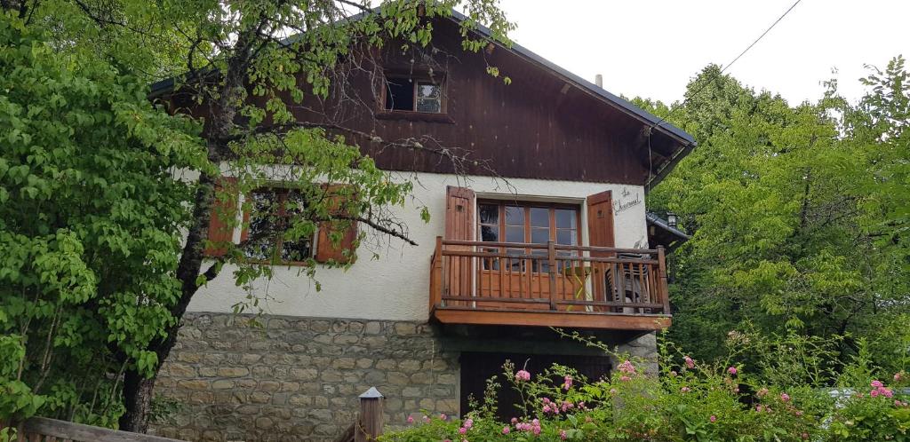 a house with a balcony on the side of it at Chalet LE CHEVREUIL Proche La Foux d'Allos in Villars-Colmars