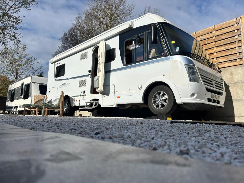 Fotografie z fotogalerie ubytování Terrain de loisirs en plein centre de Lièvin camping car v destinaci Liévin