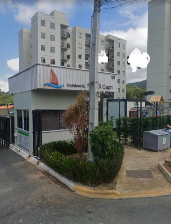 a building with a sign in front of it at Apartamento Vagner in Camboriú