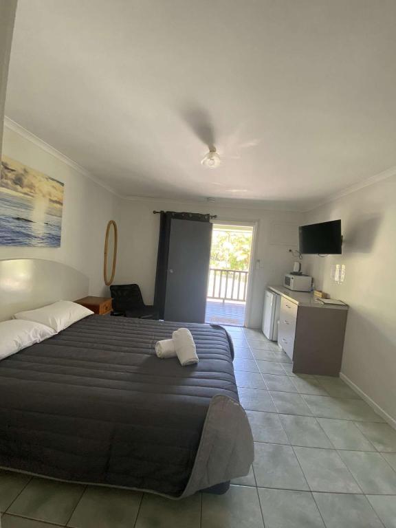 Postel nebo postele na pokoji v ubytování Agnes Palms Motel