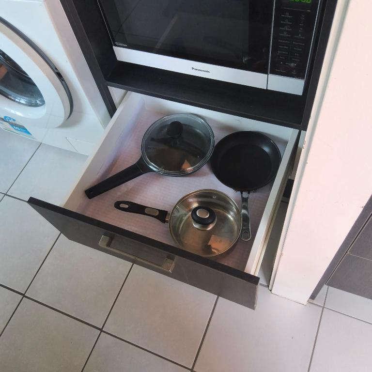 Kuchyň nebo kuchyňský kout v ubytování Small private self-contained unit