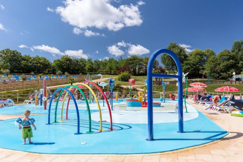 a water park with a bunch of water slides at Camping Saint Avit Loisirs in Journiac