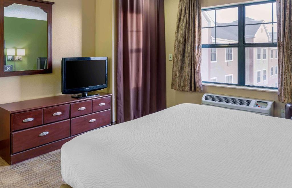 Extended Stay America Suites - Columbus - NE - I-270 - Queen Studio - Non-Smoking