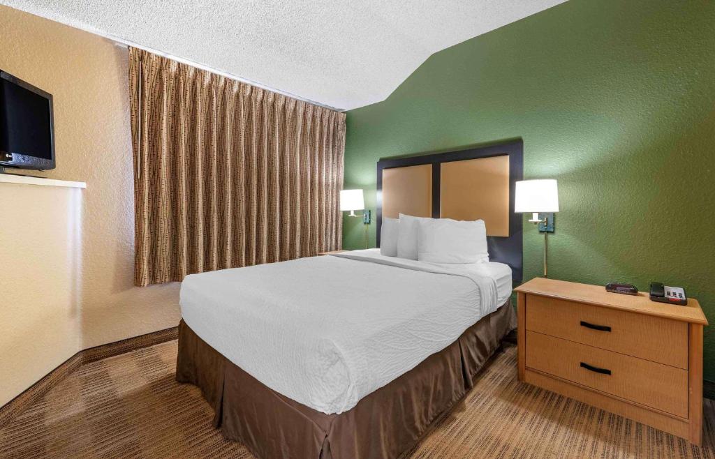 a hotel room with a bed and a television at Extended Stay America Select Suites - Orlando - Lake Mary - 1040 Greenwood Blvd in Lake Mary
