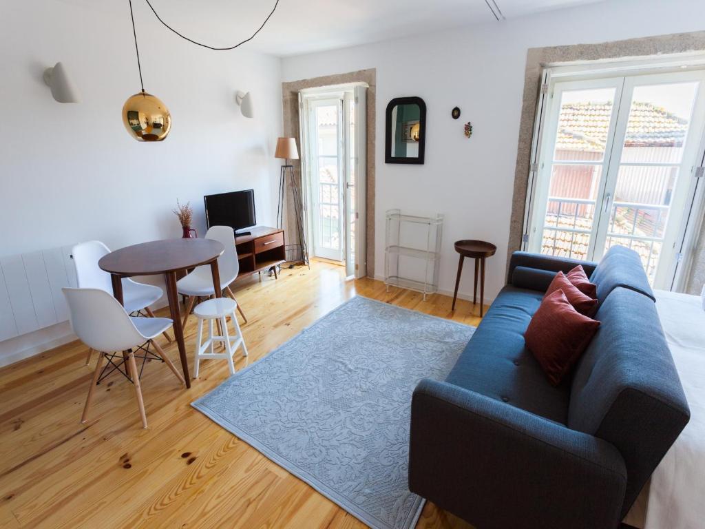 Central Porto apartment with balcony