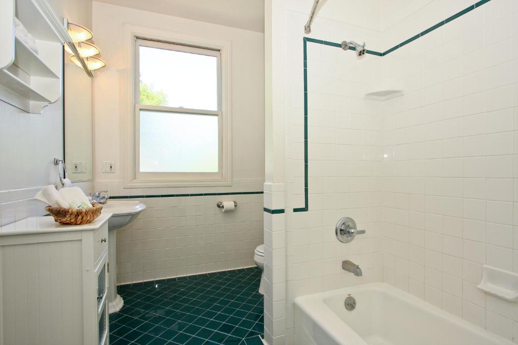 Parker Guest House - Camera King Standard