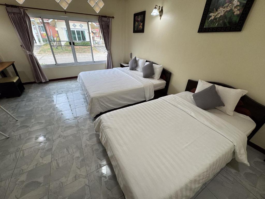 Postel nebo postele na pokoji v ubytování Thanawan Resort