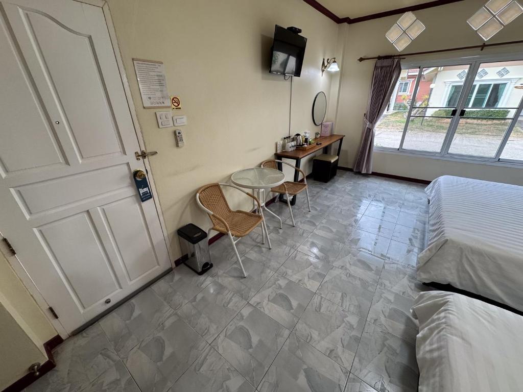 Postel nebo postele na pokoji v ubytování Thanawan Resort