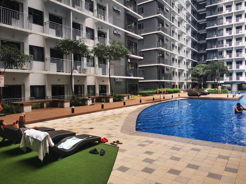 Bazén v ubytování Shore 3 tower 2 mall of Asia staycation nebo v jeho okolí