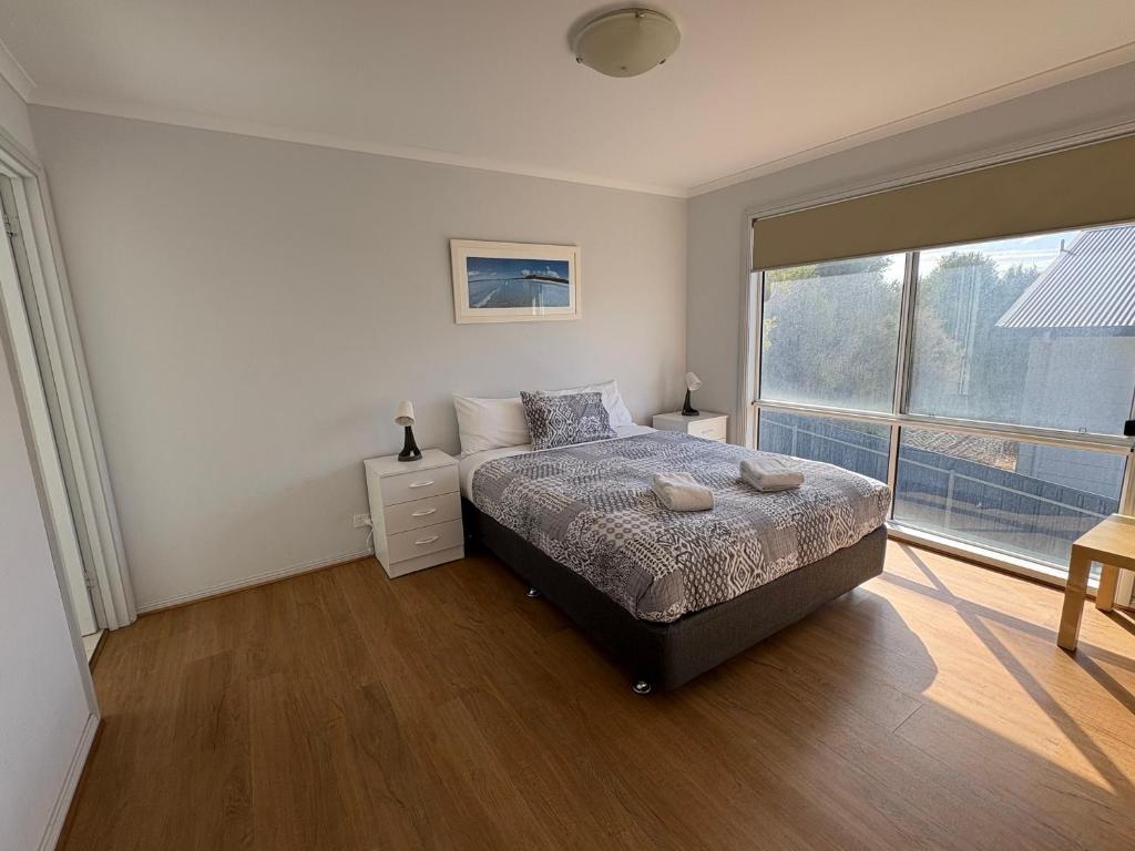 Postel nebo postele na pokoji v ubytování Kangaroo Island Bayview Villas