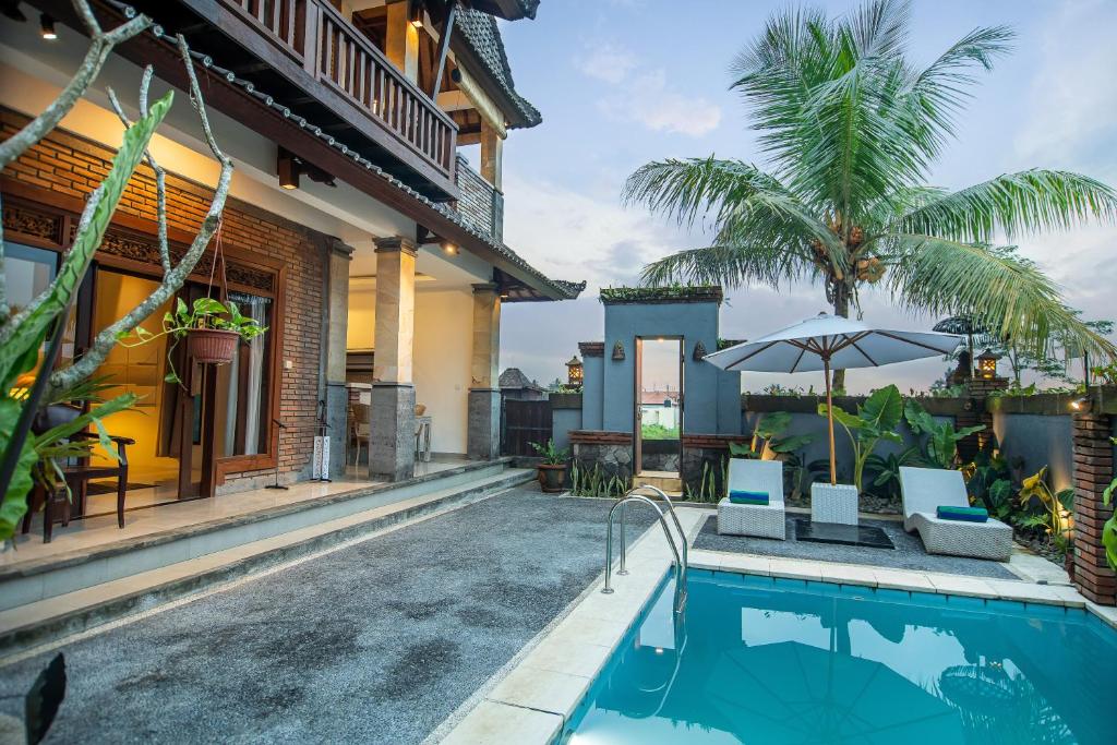 una imagen de una villa con piscina en Suar Villa Ubud, en Ubud