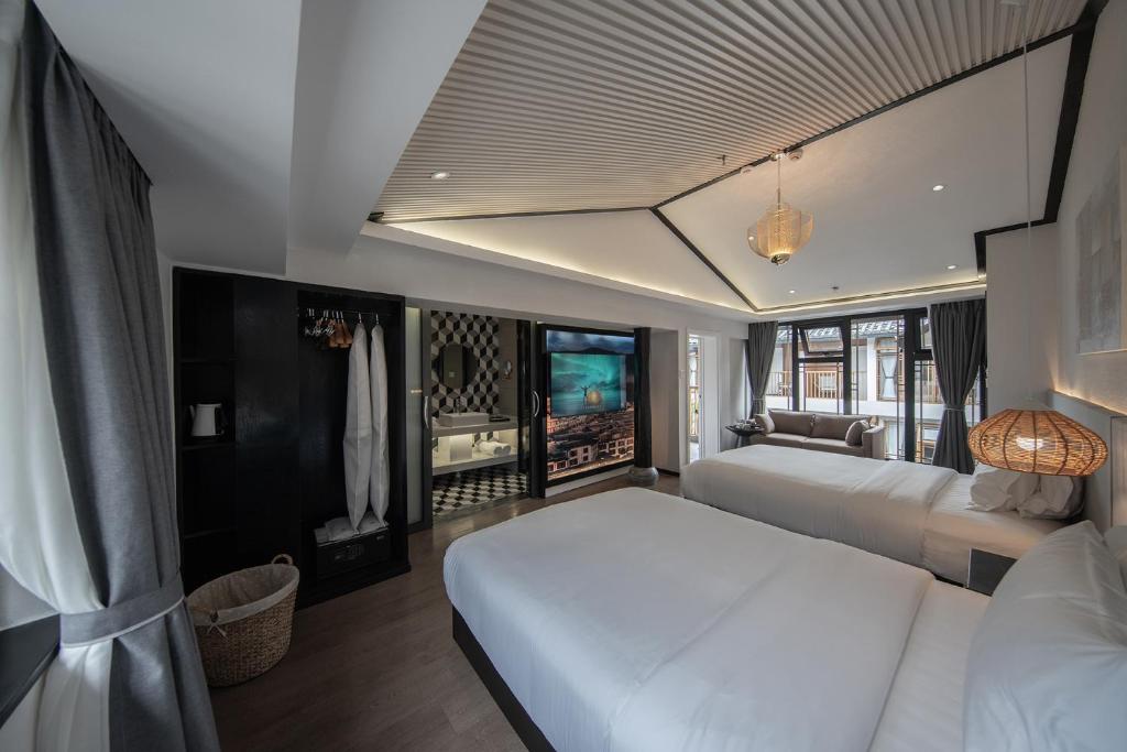 Postel nebo postele na pokoji v ubytování Lijiang Liman Wenzhi No.1 Hotel