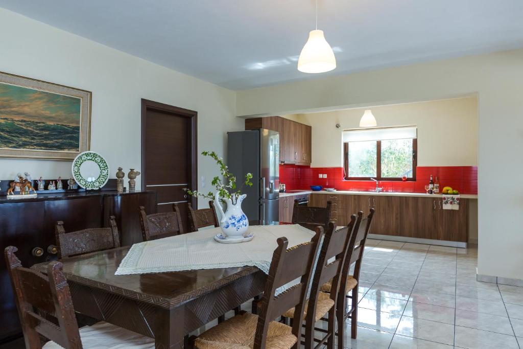 Kuchyňa alebo kuchynka v ubytovaní Kalathas Sunset Villa