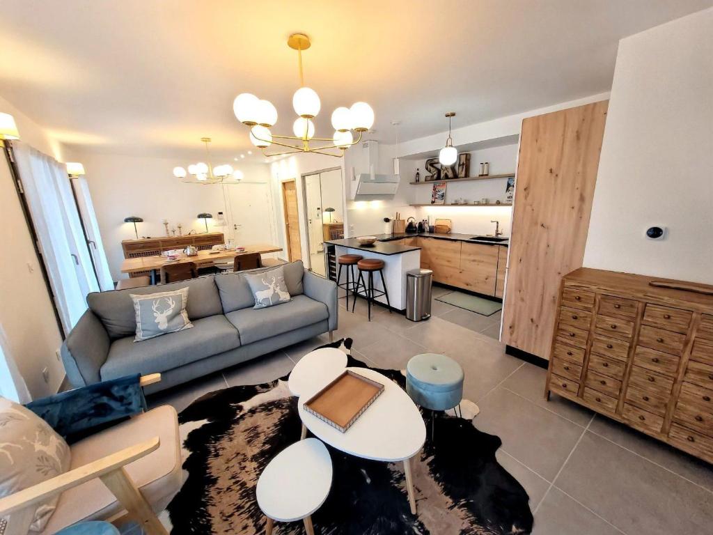 Appartement neuf lumineux et spacieux, proche centre, grande terrasse, parking inclus