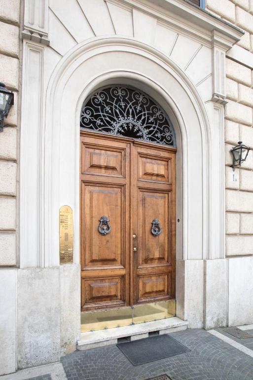 The facade or entrance of Roma 2B