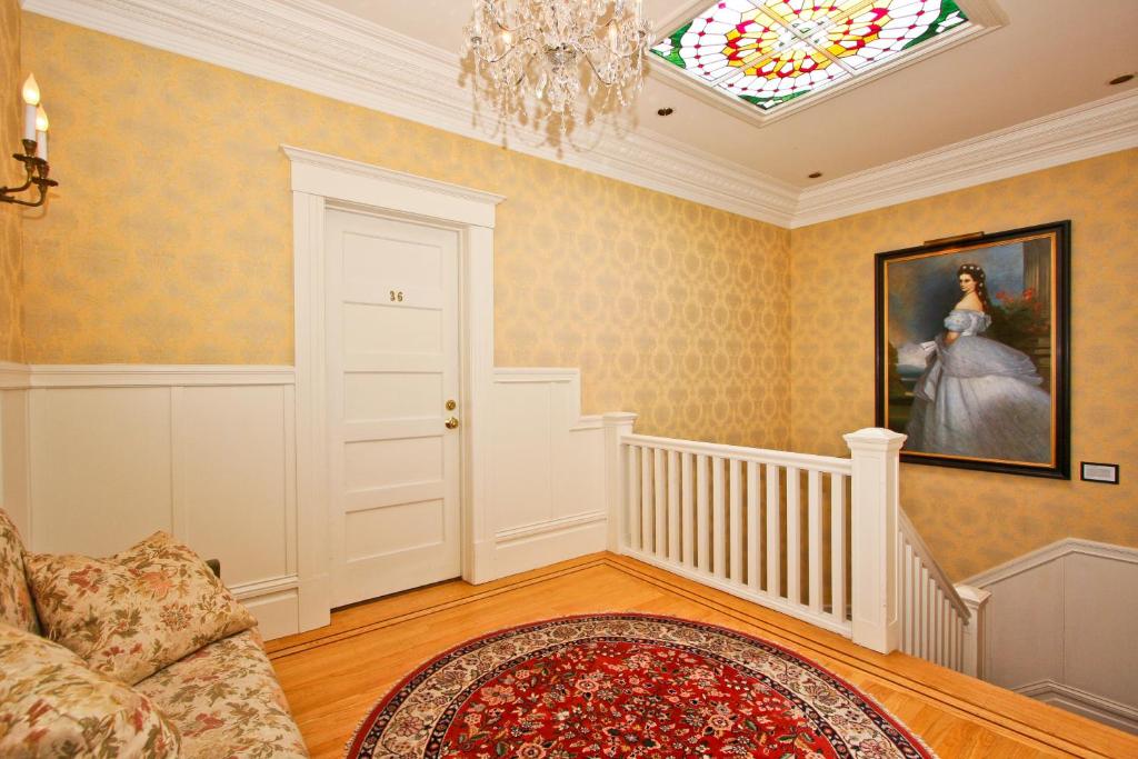 a living room with a couch and a chandelier at Parker Guest House in San Francisco