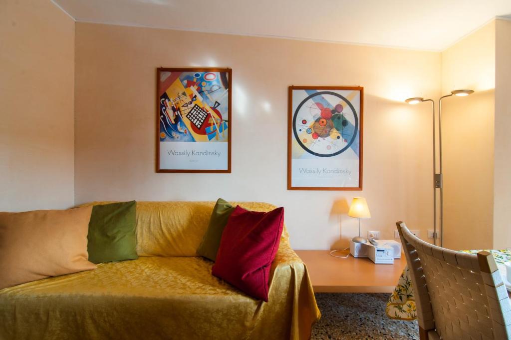 Posedenie v ubytovaní Apartment in Molino Stucky