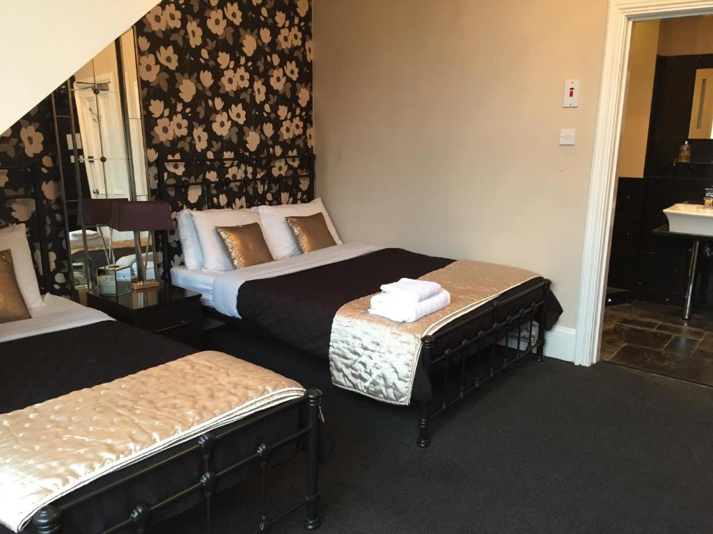 Lochnagar Guest House - Double Or Twin Room With Private Bathroom