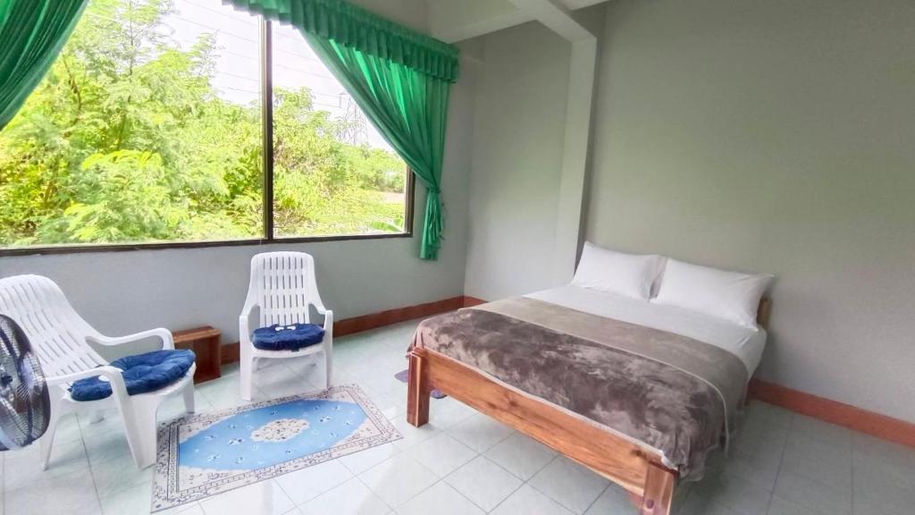 Postel nebo postele na pokoji v ubytování Mountain View Hostel - Krabi Airport near Wat ThamSuea