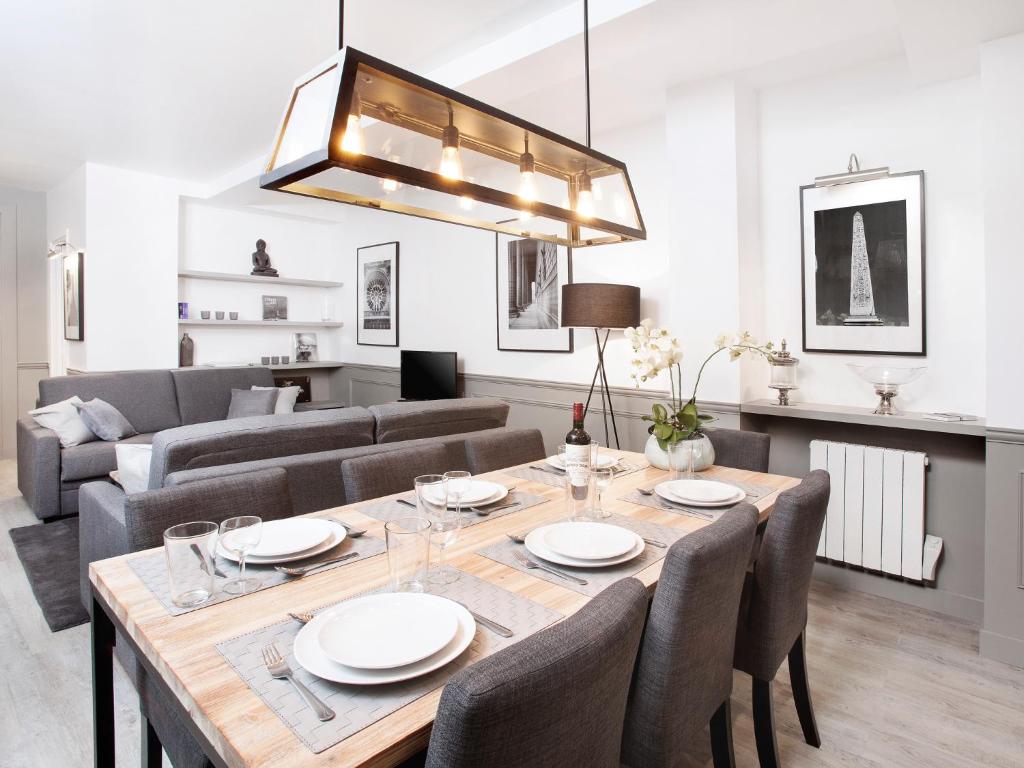 Luxury 3 Bedrooms Le Marais I by Livinparis