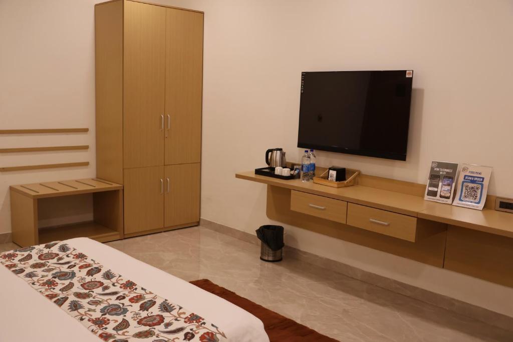 TV a/nebo společenská místnost v ubytování Labels Hotel