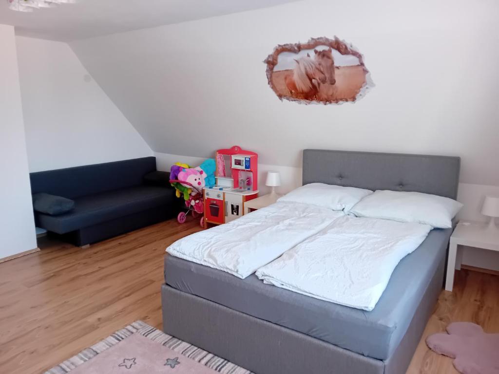 Postel nebo postele na pokoji v ubytování Ferienhaus im Waldviertel