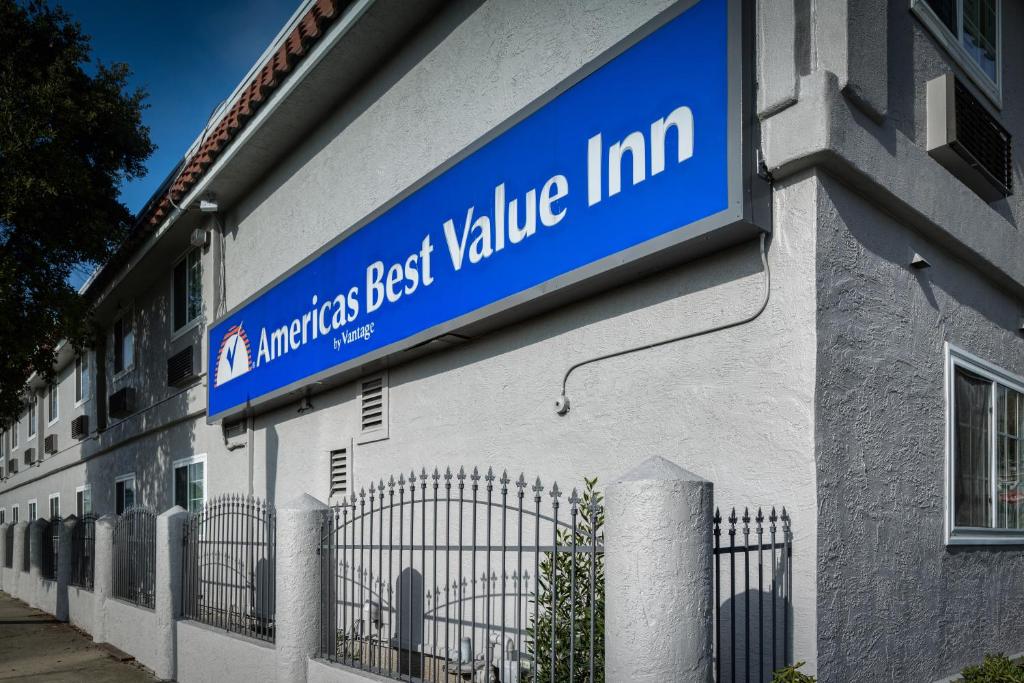Americas Best Value Inn Richmond photo