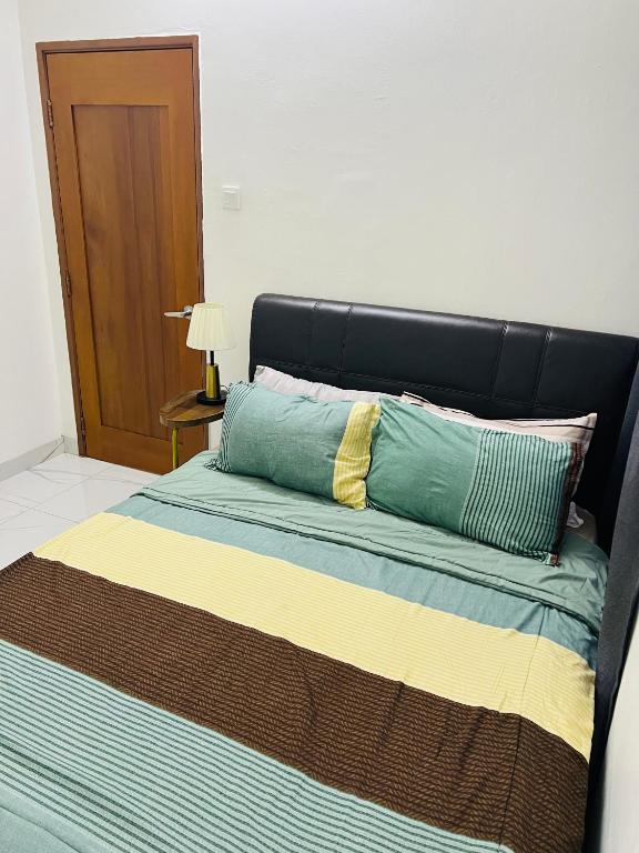 Postel nebo postele na pokoji v ubytování Botanic Gardens 26- 5-bedroom Near AEON Bukit Tinggi