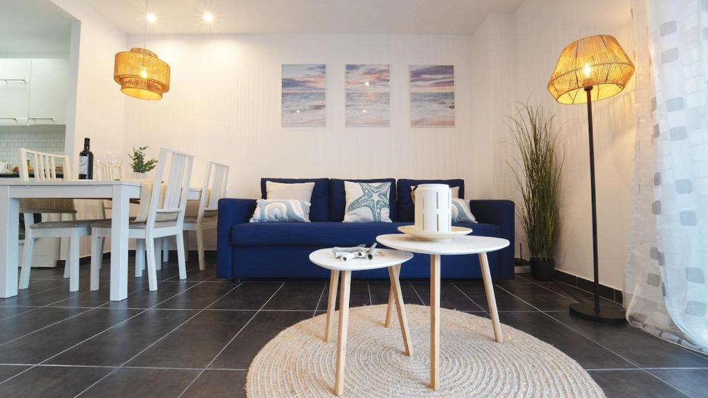 Seahomes Vacations - Beachside Apt with Pool