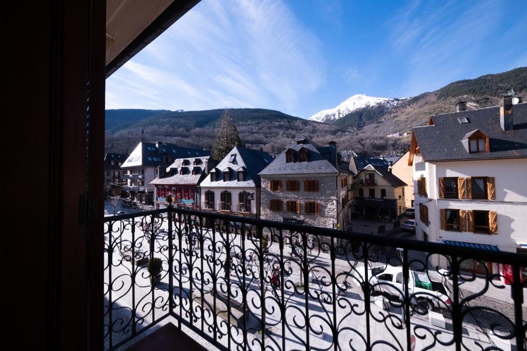 Nespecifikovaný výhled na hory nebo výhled na hory při pohledu z hotelu