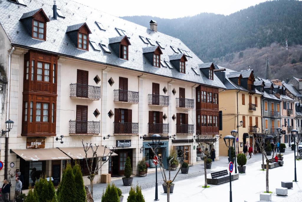 Nespecifikovaný výhled na hory nebo výhled na hory při pohledu z hotelu