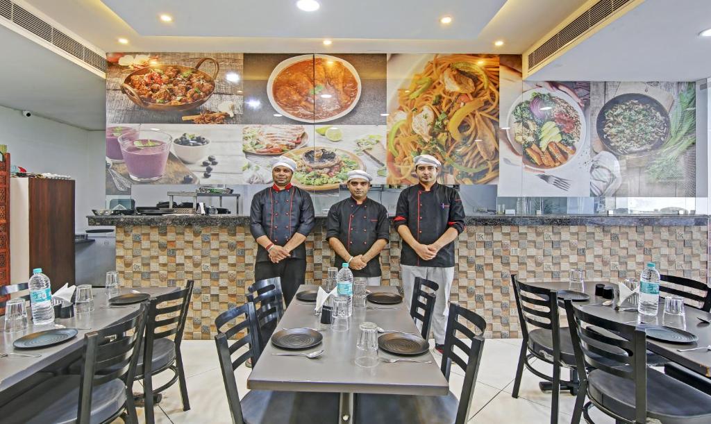 Khách lưu trú tại Hotel Royal Empirre Near PEC-PGI-PU Chandigarh