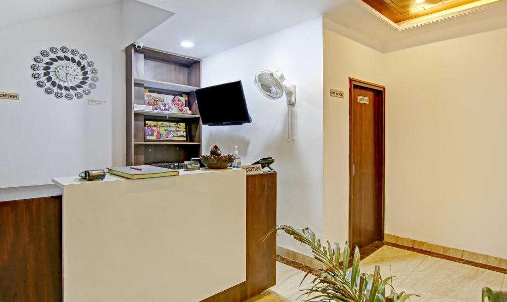 TV/trung tâm giải trí tại Hotel Royal Empirre Near PEC-PGI-PU Chandigarh