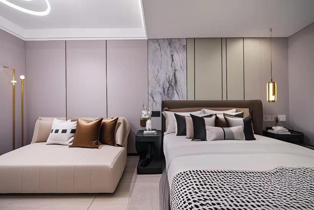 Postel nebo postele na pokoji v ubytování 和樾 City View Hotel - Guangzhou Taikoo Hui Zhujiang New Town Tianhe Sports Cente-Canton Fair